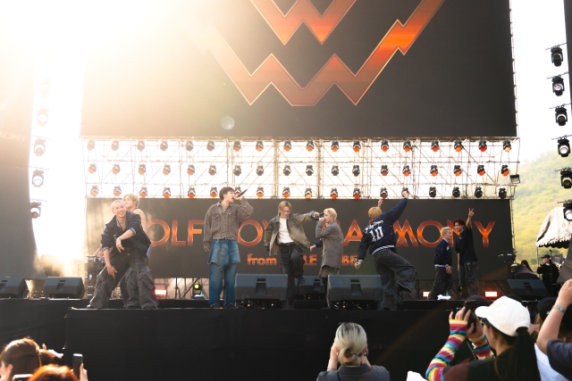 WOLF HOWL HARMONY×THE JET BOY BANGERZ『MUUJI FESTIVAL 2026』ライブ写真