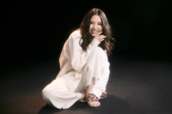 阿部真央、NHK『みんなのうた』で放送中の新曲「Buddy」配信リリース ジャケット写真も公開