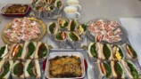 大量のサンドウィッチを作るなかよしだいかぞくの母