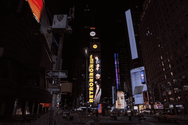 ニューヨーク タイムズスクエアのSpotify巨大広告より