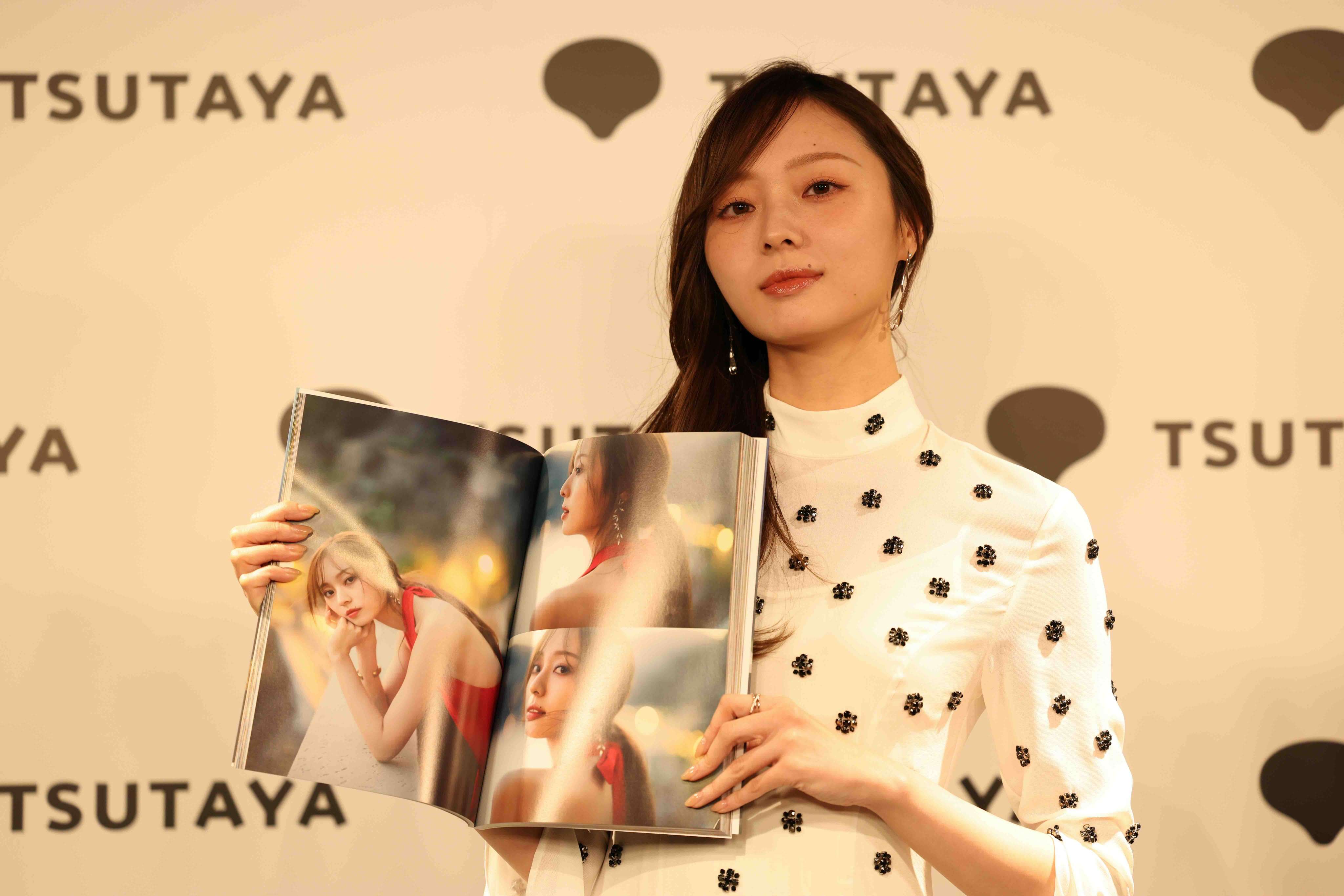 乃木坂46梅澤美波 2nd写真集 記者会見レポの画像