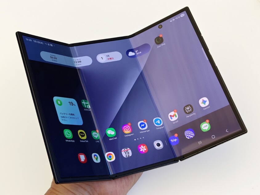 3つ折りスマホを実践レビュー