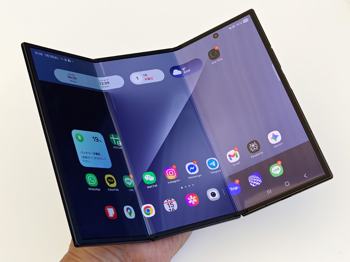 3つ折りスマホを実践レビュー