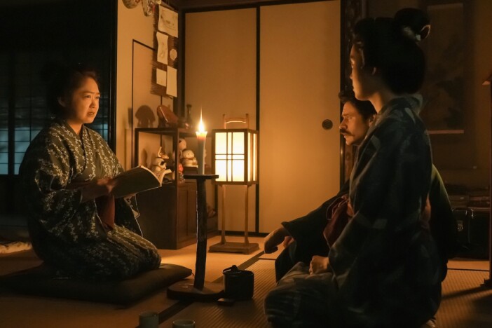 『ばけばけ』第90話、フミ（池脇千鶴）がトキ（髙石あかり）たちに怪談を聞かせる