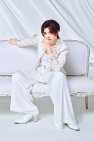 新浜レオン、1st EP『New Beginning』リリース　こっちのけんと提供の新曲「LOVE しない？」ほか収録