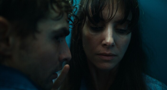 『トゥギャザー』愛し合った後に“離れられない”カップル　トイレでの行為を捉えた本編映像