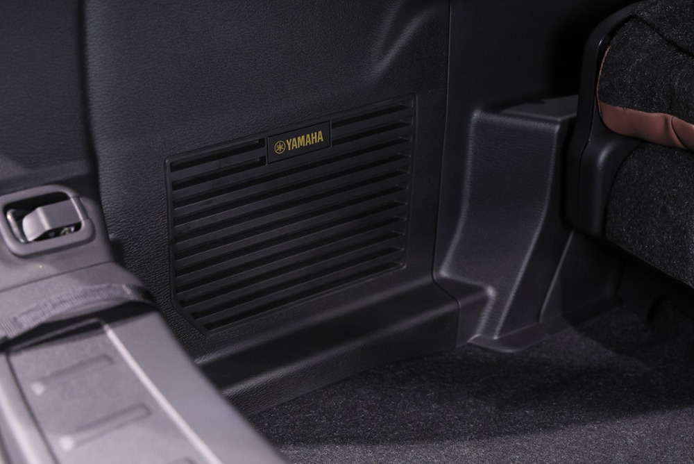 スピーカーに施された「YAMAHA」のロゴマーク