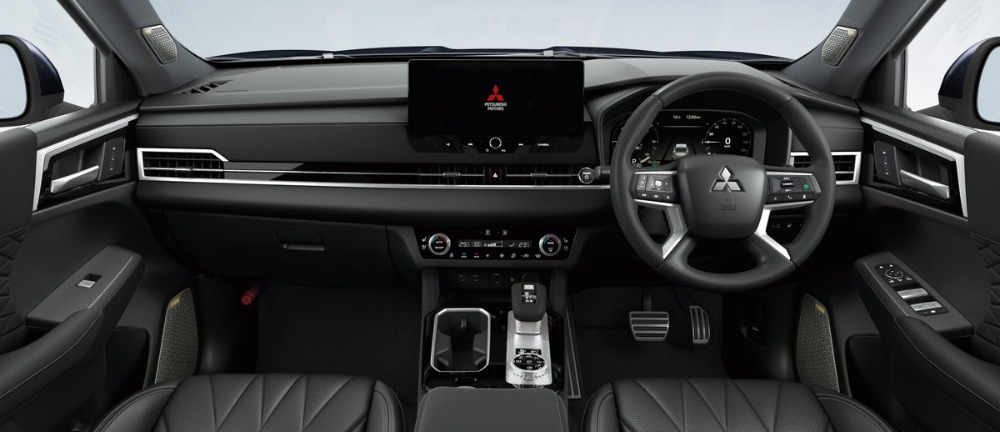 「アウトランダーPHEV」内装