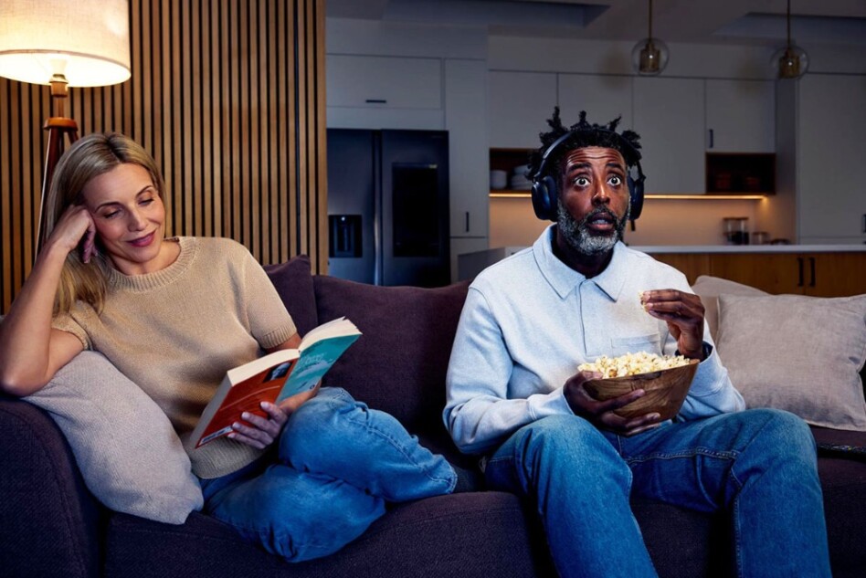 ゼンハイザーが考えるリビングでの『RS 275』の使用イメージ