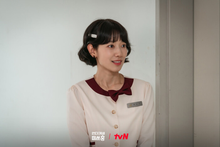 『Missホンは潜入調査中』ガールズクラッシュの痛快作に　現在と地続きの女性たちの悔し涙