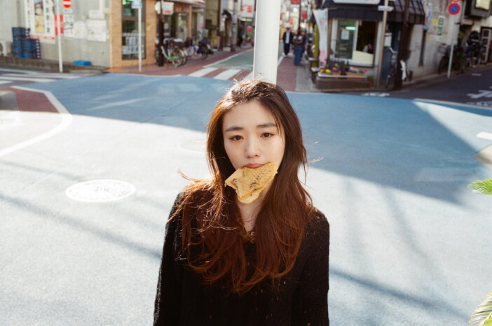 にしな、3rdフルアルバムよりYaffleプロデュースの新曲「婀娜婀娜」先行配信　新アー写公開も