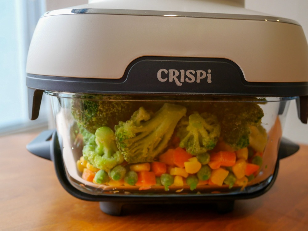 調理中のミックスベジタブル・ブロッコリー