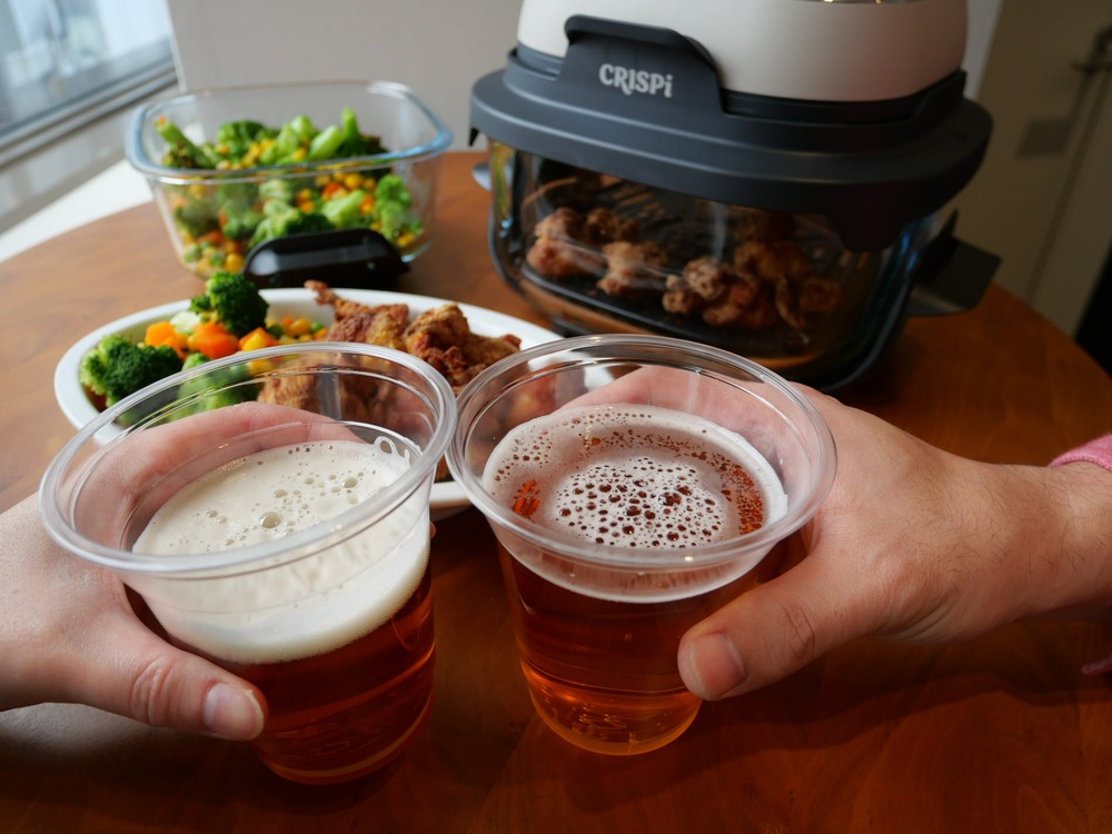 ビールを添えて乾杯