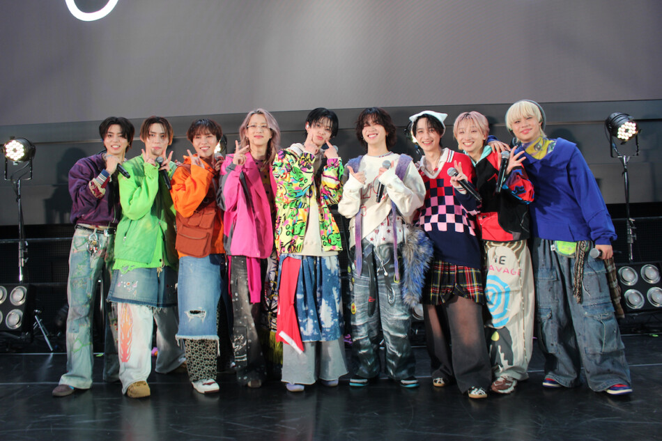 BUDDiiS、メジャーデビュー日にキス芸連発