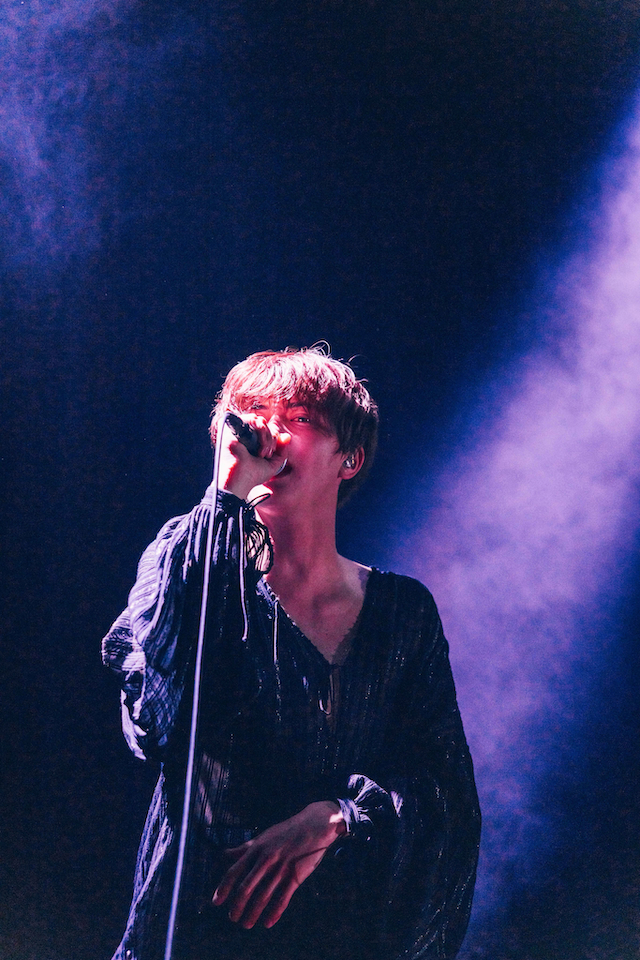 LET ME KNOW ライブ写真