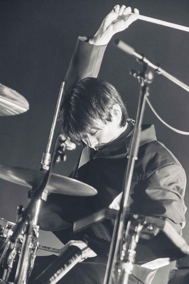 LET ME KNOW ライブ写真