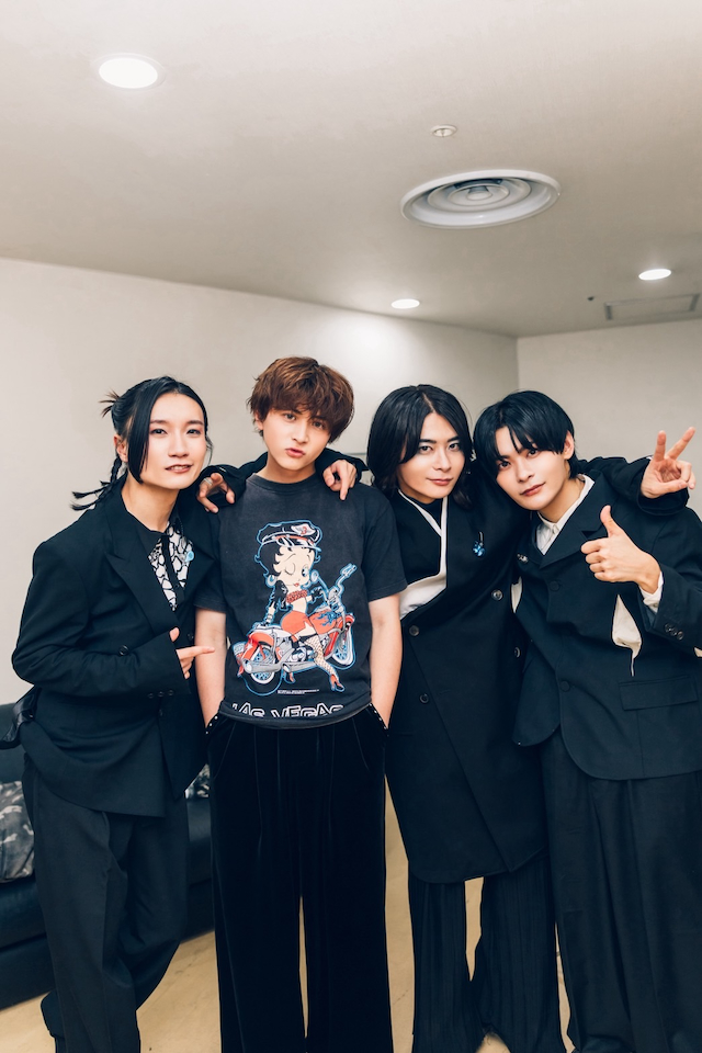 LET ME KNOW ライブ写真