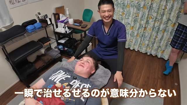 日本の整体に衝撃を受ける外国人YouTuber