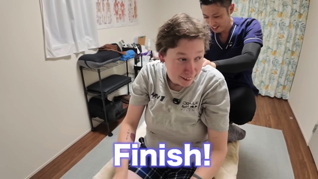 日本の整体に衝撃を受ける外国人YouTuber