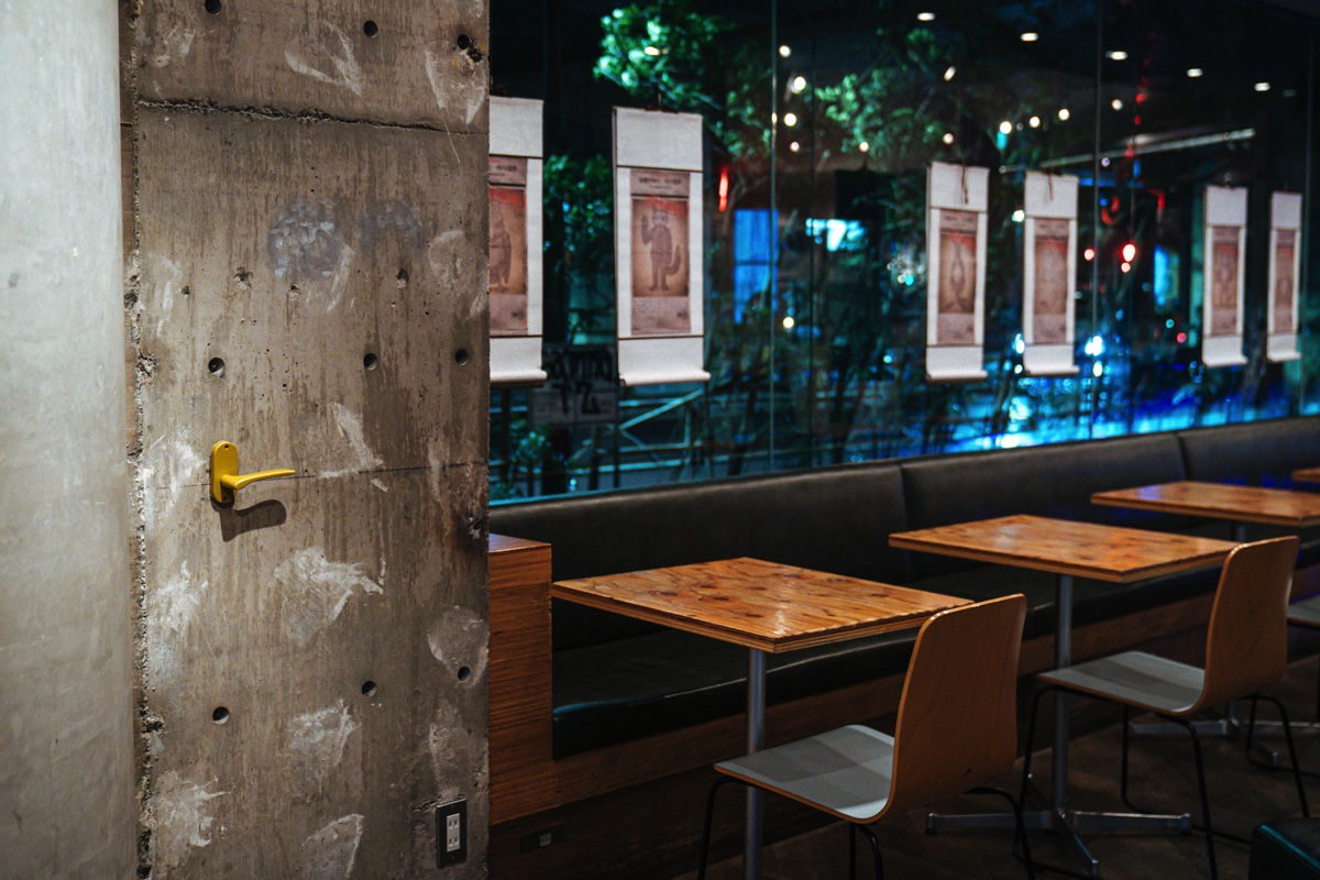 『REAL [UN]REAL ESTATE』