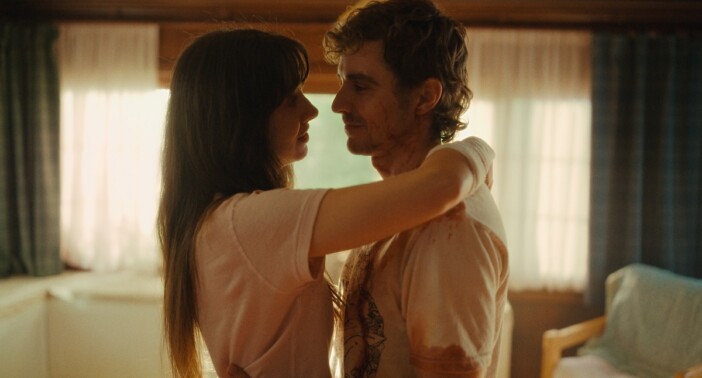 デイヴ・フランコ&アリソン・ブリーがネズミと戯れる 『トゥギャザー』インタビュー映像