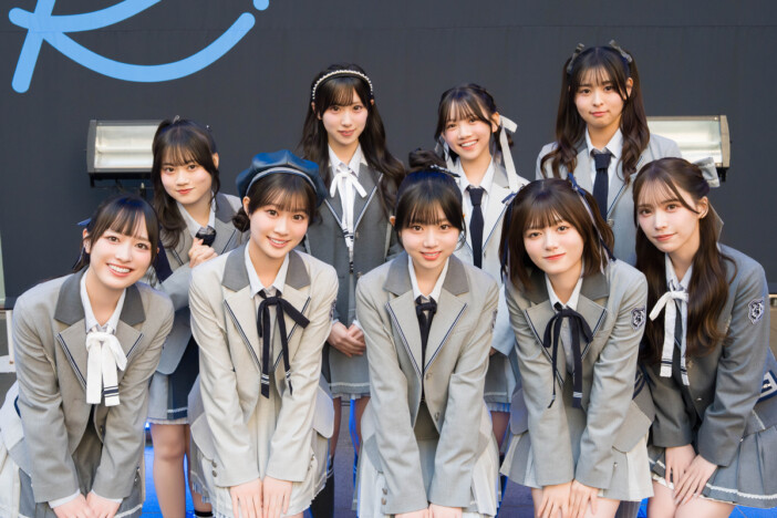 RE-GE、新宿歌舞伎町デビューフリーライブが大盛況　堂々としたパフォーマンスに「最高の第一歩を踏み出せた」