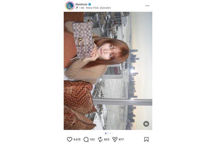 幾田りら、NYでCOACHのショーへ　お気に入りのバッグを見せる写真に「可愛すぎ」「NYの景色に馴染んでる」