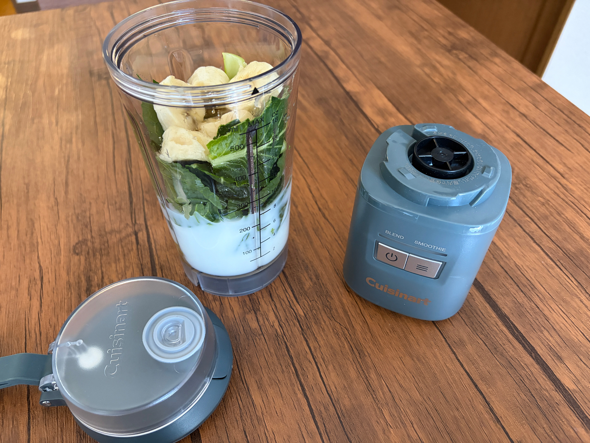 ブレンダーの中に素材を入れる