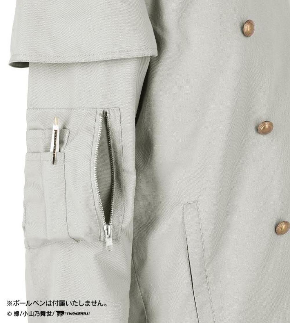 右袖には小物を入れられる便利なMA-1風ジップポケット