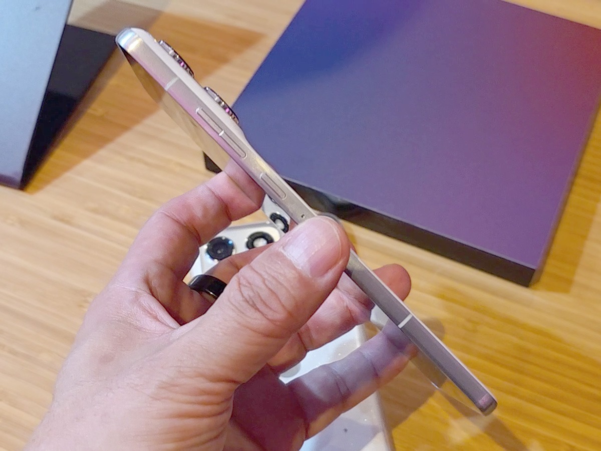 edge 70 Cloud Dancer　側面