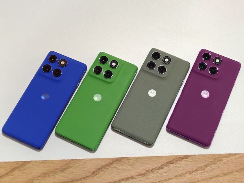 本体カラーがカラフルなモトローラのスマートフォン