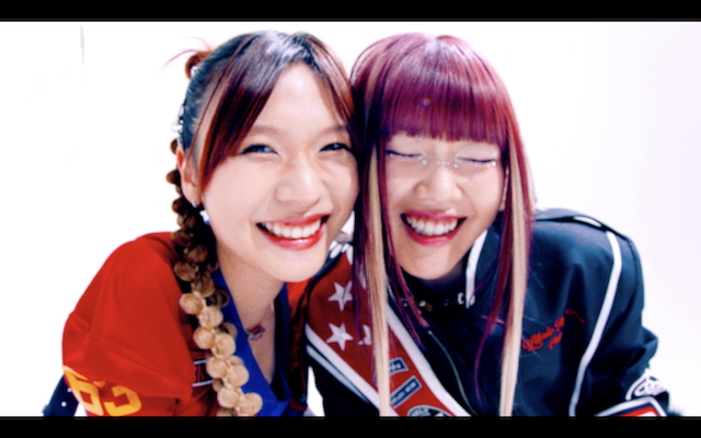 「調子に乗っちゃって」MVより