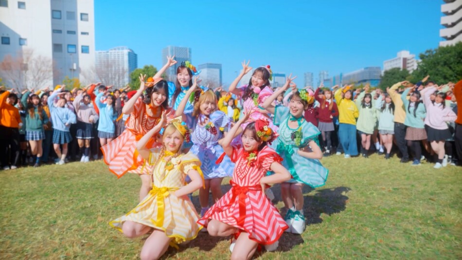 FRUITS ZIPPER、果汁グミ新WEB CMでファンと初共演 390人の学生と