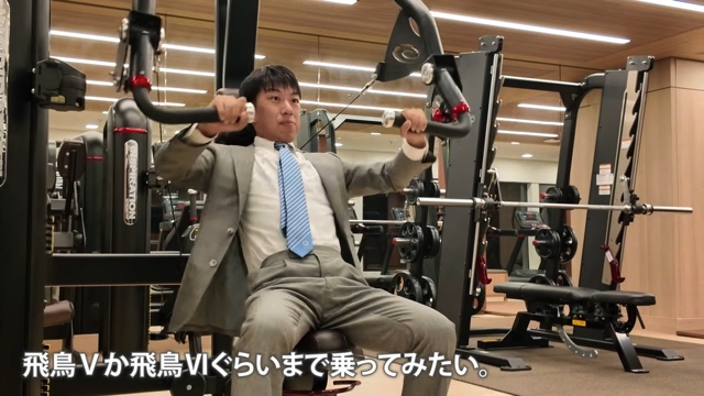 スーツが紹介するクルーズ船『飛鳥Ⅲ』の様子