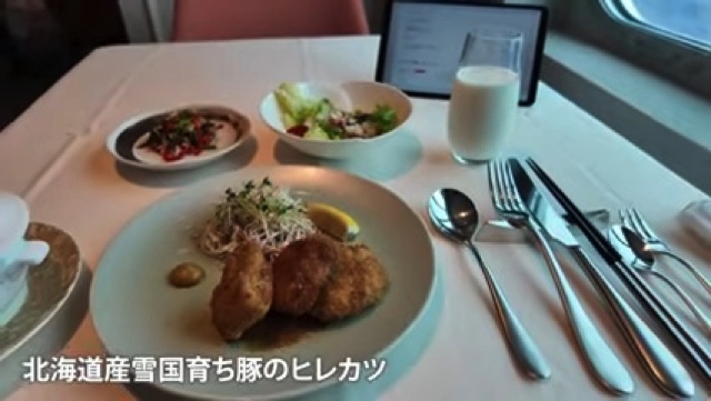 スーツが紹介するクルーズ船『飛鳥Ⅲ』の様子