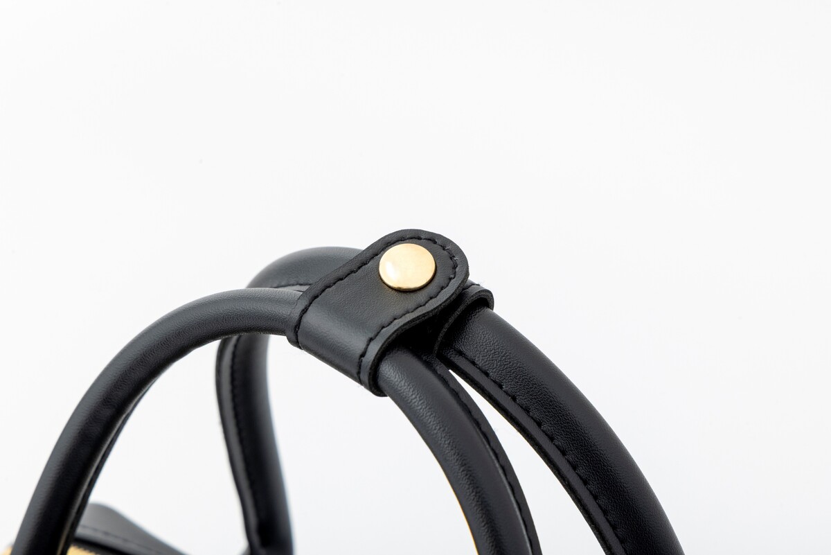 「ánuans」初のブランドムック発売の画像