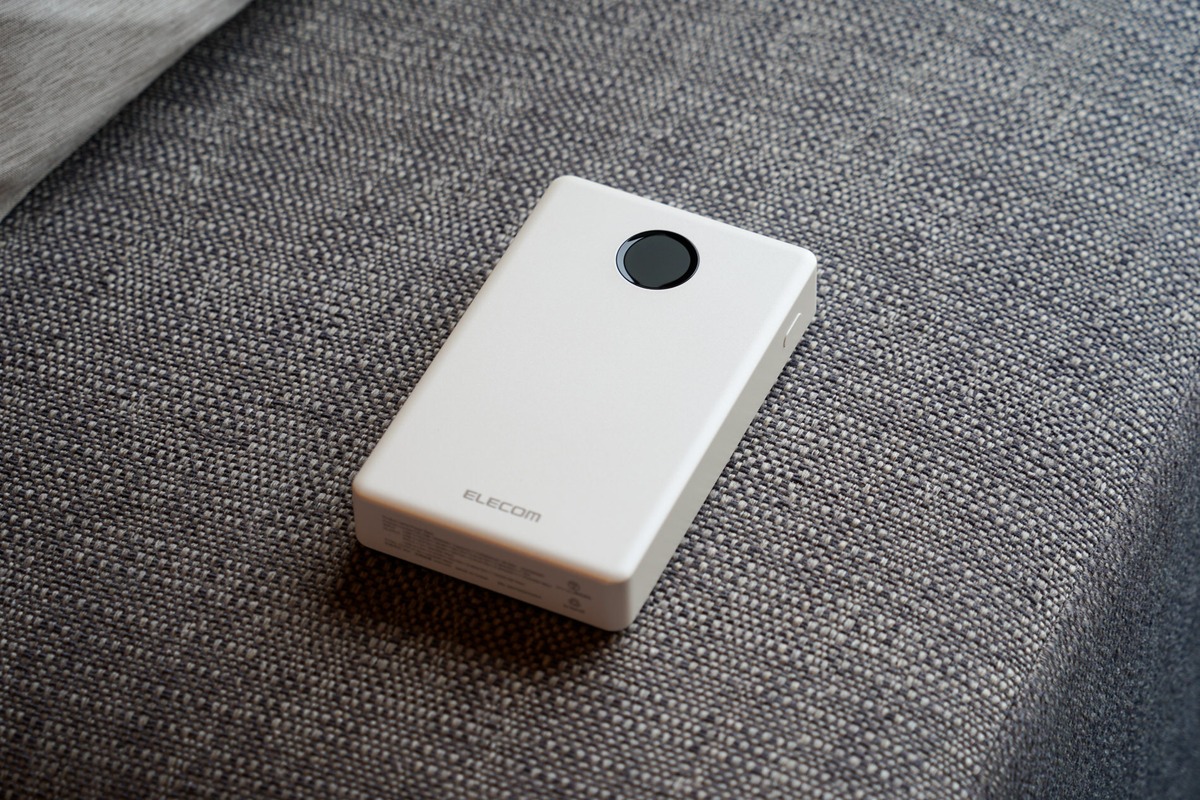 モバイルバッテリーを置いている様子