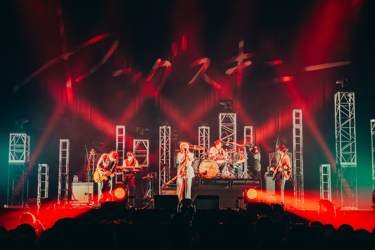 ヤングスキニー(撮影=うえむらすばる)