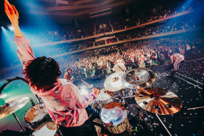 ヤングスキニーはライブを観た誰もが"惚れる"バンドであるーー初の日本武道館に刻んだ嘘のないロック