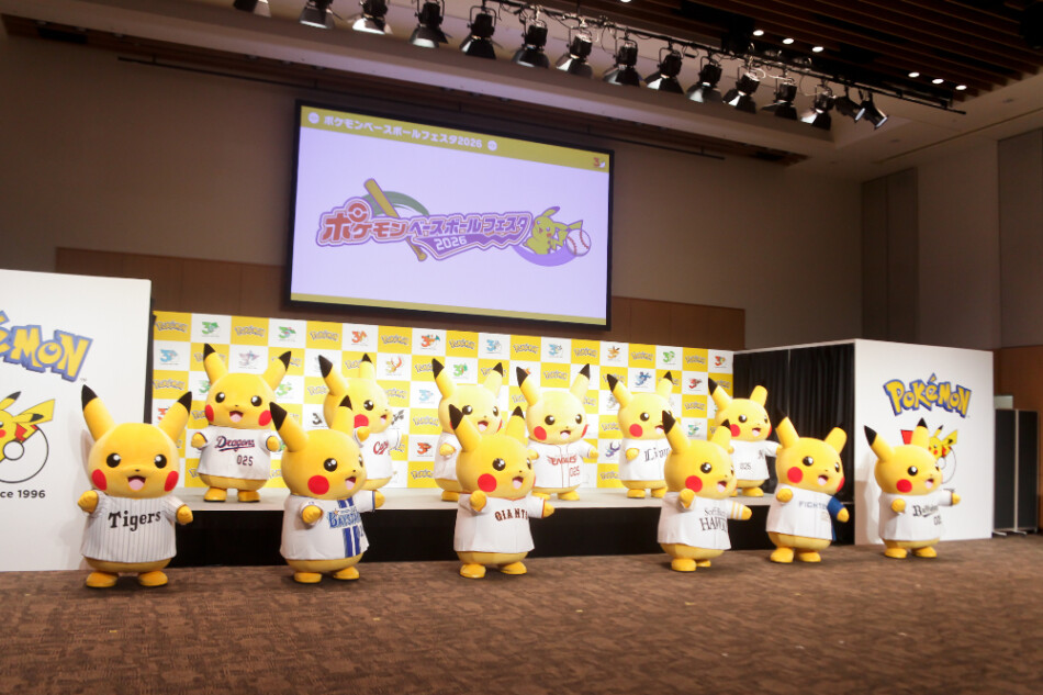各球団のユニフォームを着用したピカチュウ