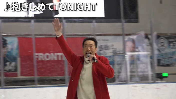 田原俊彦、赤いコートをなびかせ氷上パフォーマンス 変わらぬスター性に「スケート王子最高」「ターンができるのすごい」