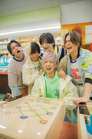 リアルピース2nd写真集『Piece by Piece』オリコン週間写真集ランキング1位獲得