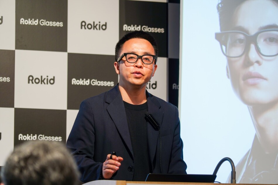 製品を装着して登壇したRokid Inc. Golobal General ManagerのZoro Shao氏