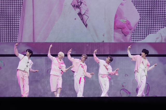 TOMORROW X TOGETHER『2026 TXT MOA CON』より