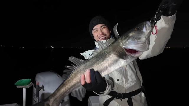 中尾明慶が釣り上げたシーバス