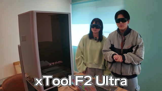 なつめさんちがレーザー彫刻機を試す様子