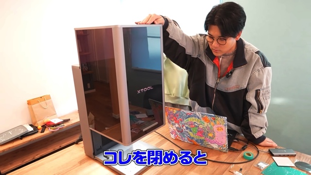 なつめさんちがレーザー彫刻機を試す様子