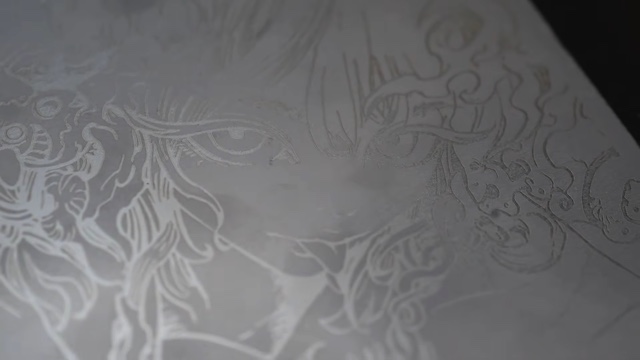 なつめさんちがレーザー彫刻機を試す様子