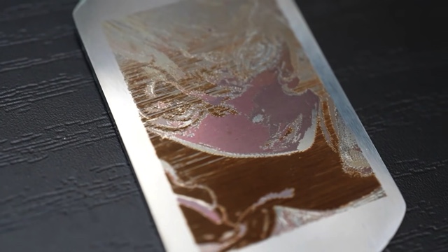 なつめさんちがレーザー彫刻機を試す様子