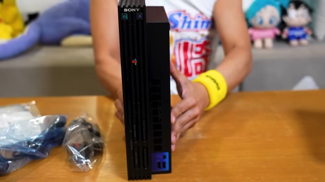 サンシャイン池崎が開封した新品の『PlayStation 2』